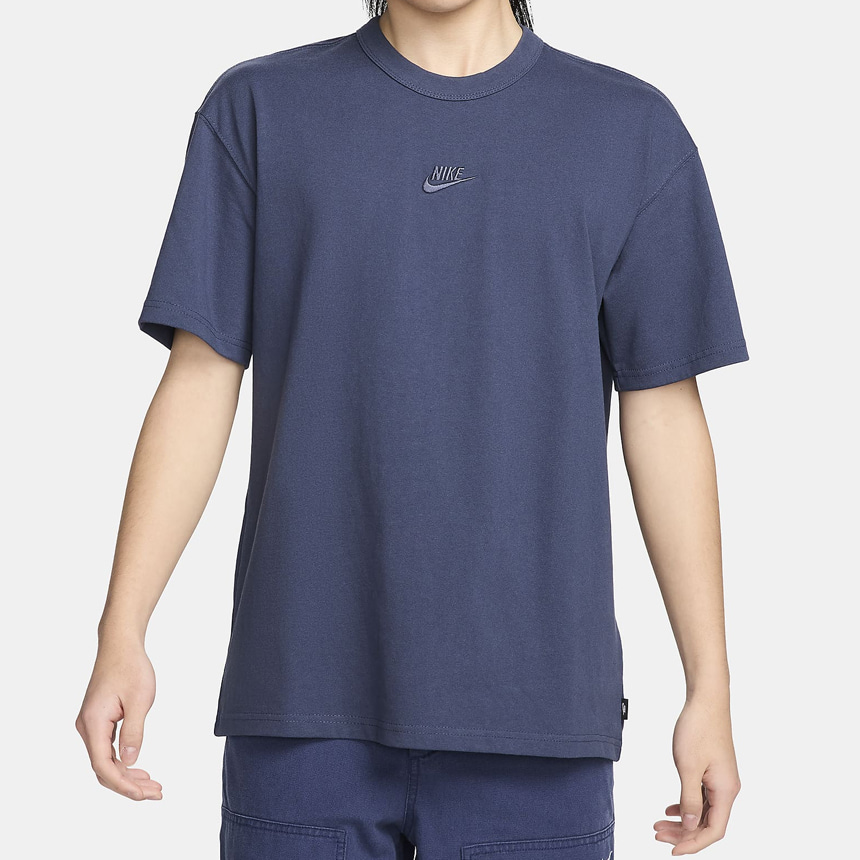나이키 스우시로고 프리미엄 에센셜 남자 여름 반팔 티셔츠 DO7393-437